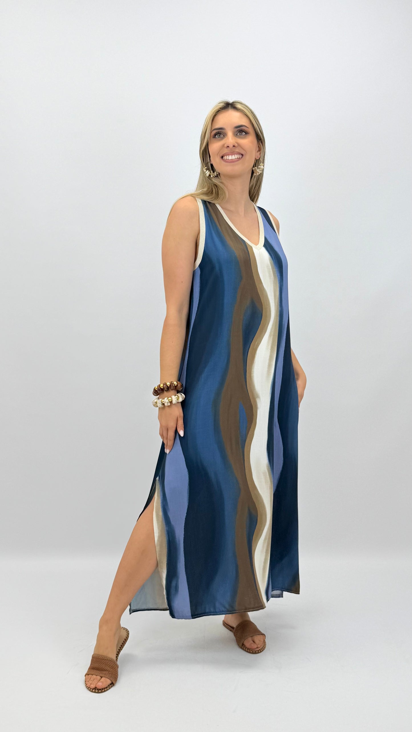 Vestido midi tons azul e bege