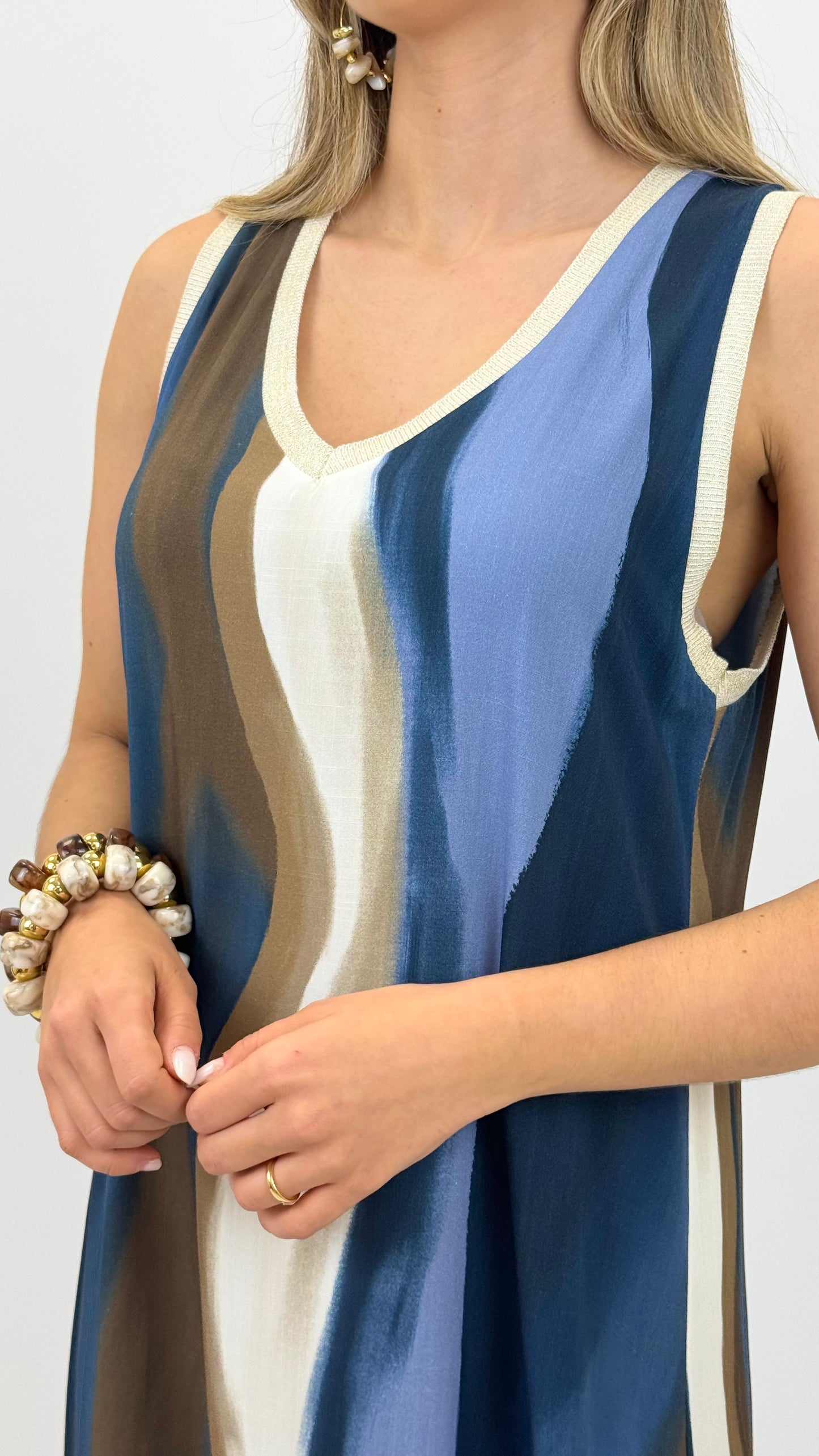 Vestido midi tons azul e bege