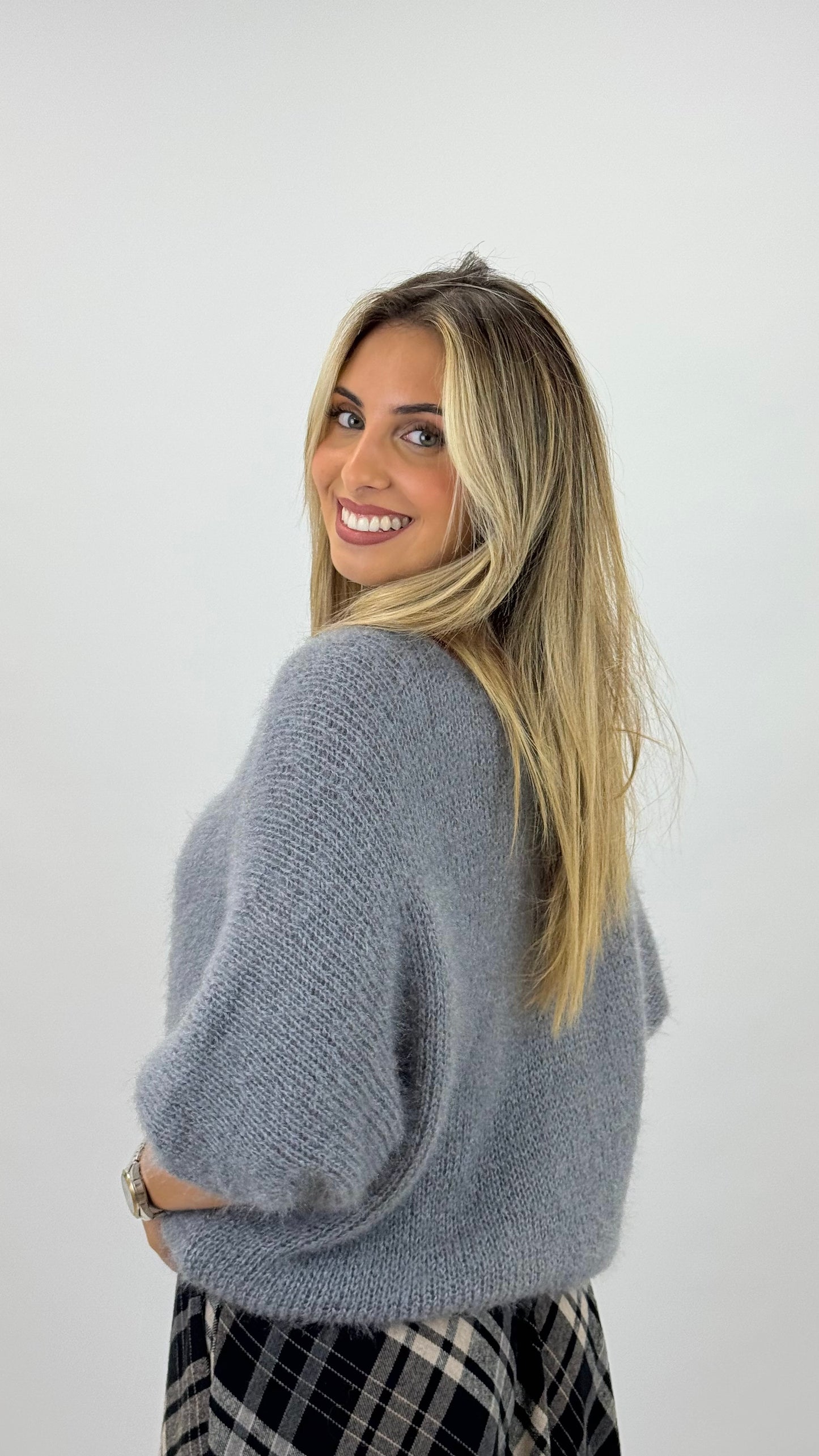 Camisola malha quente e fofa cinza