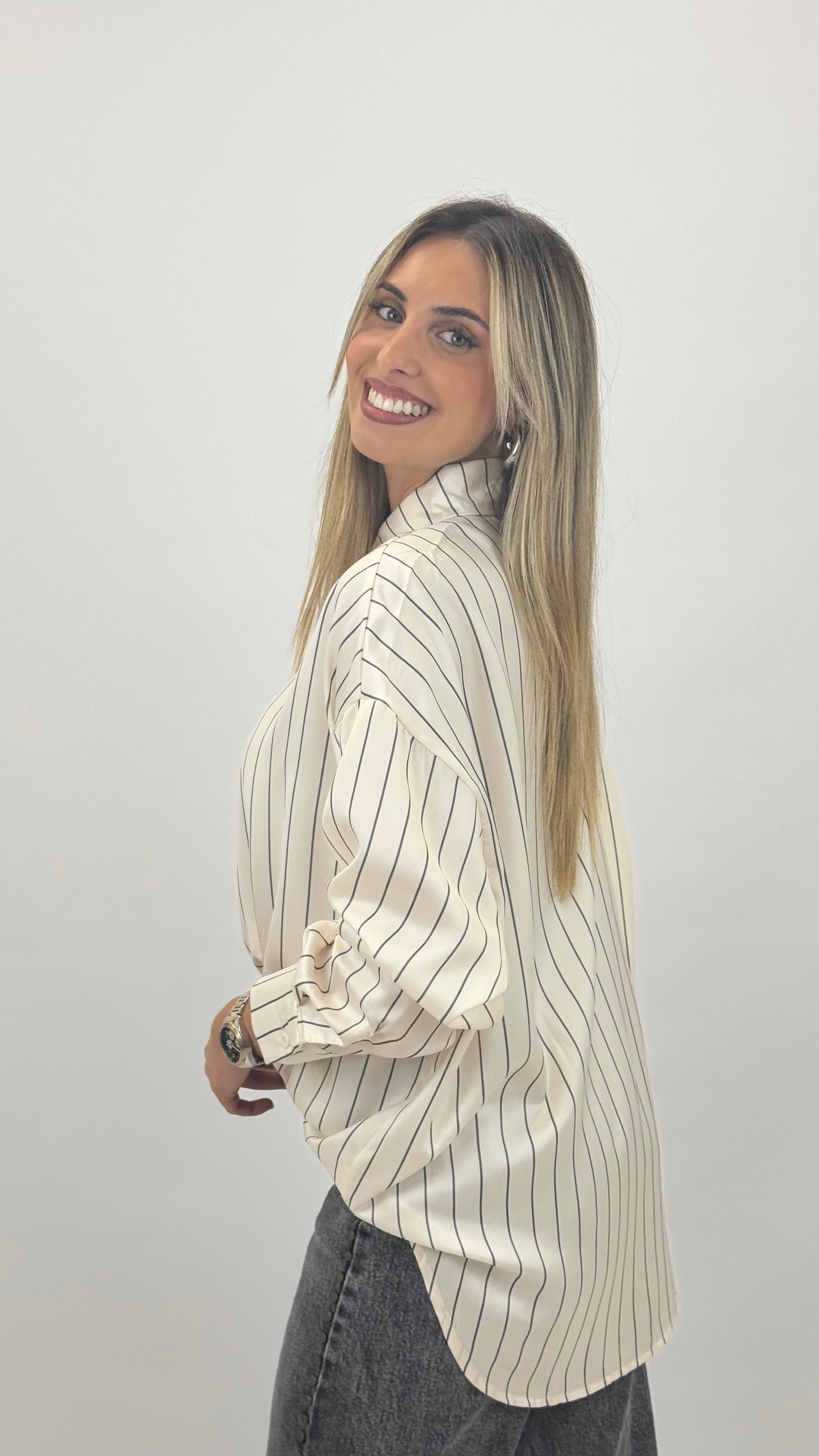 Camisa pérola com risca cinza