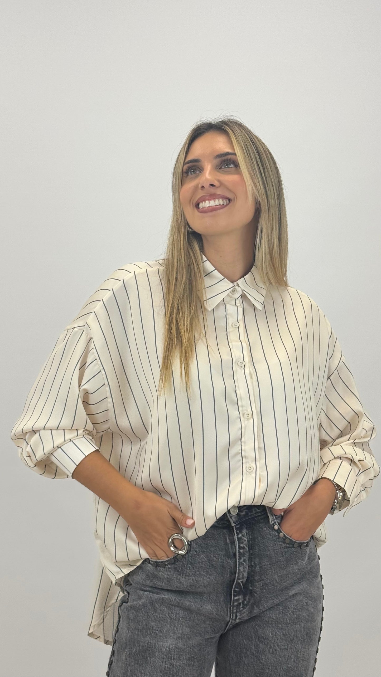Camisa pérola com risca cinza