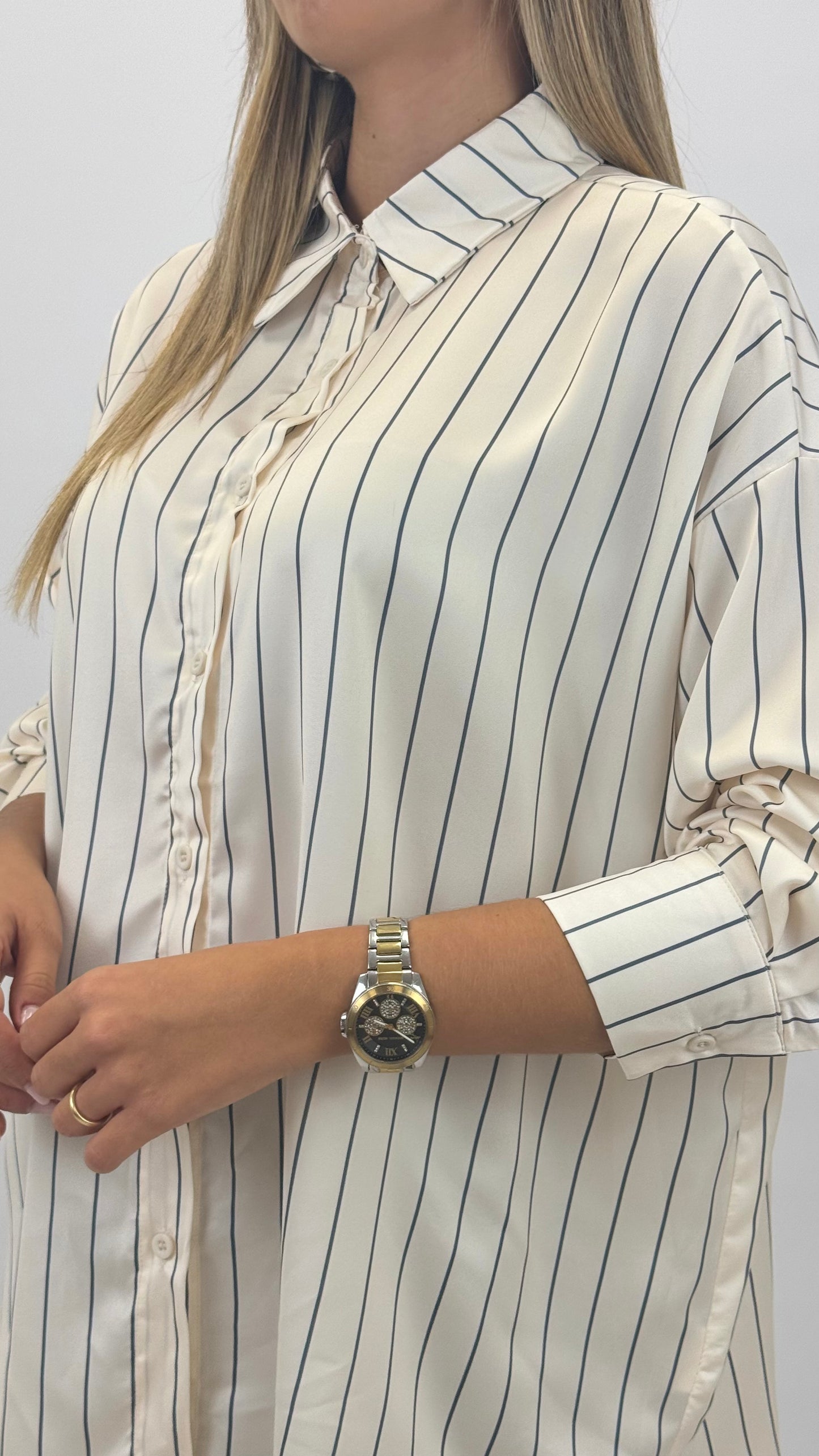 Camisa pérola com risca cinza