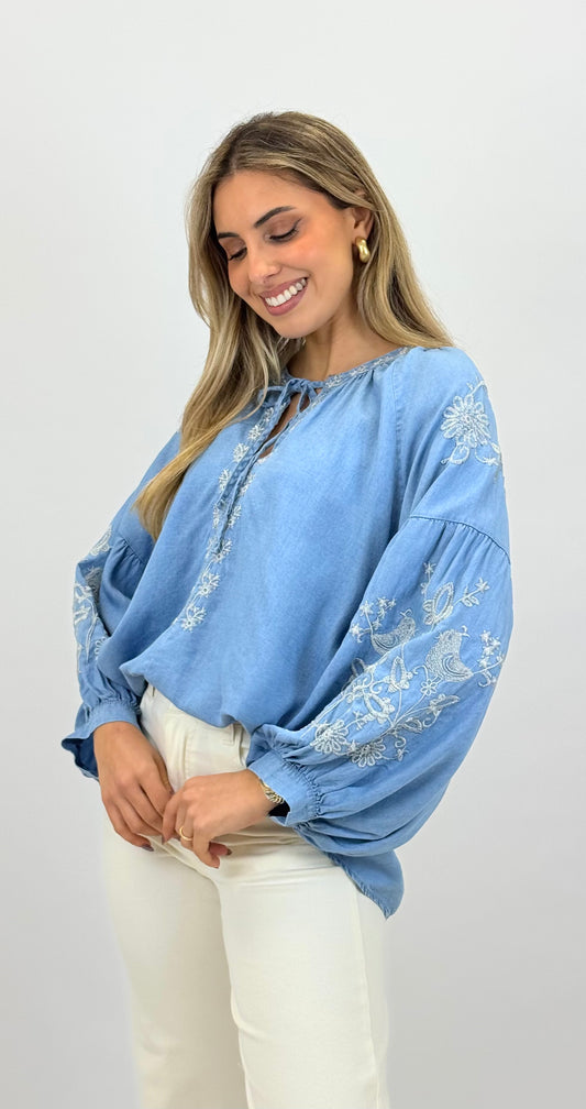 Blusa ganga azul fina com bordados