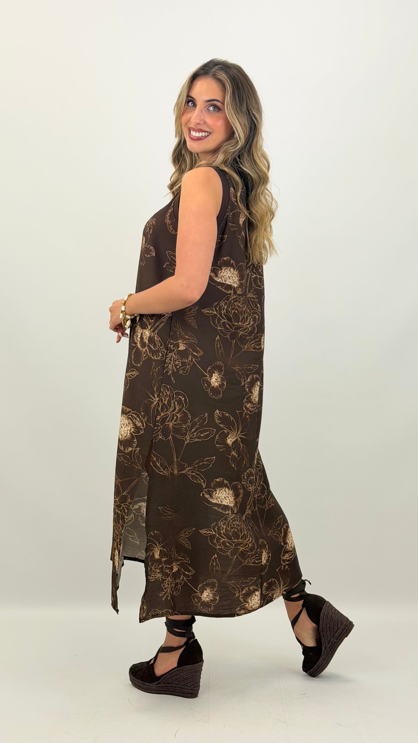 Vestido midi castanho estampado floral desenhos creme
