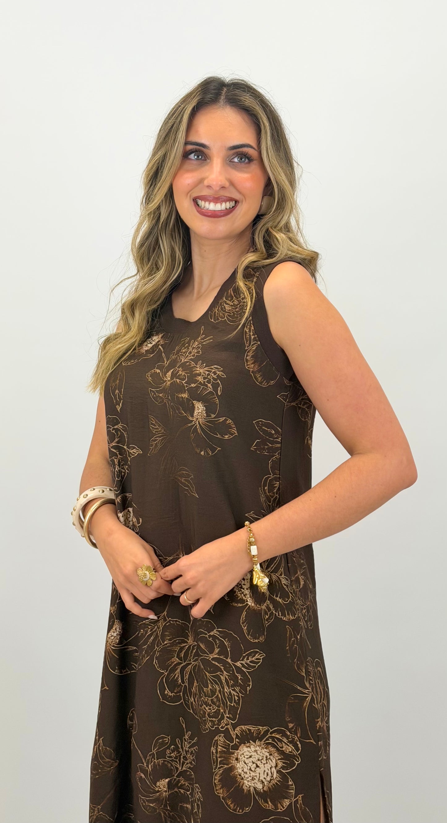 Vestido midi castanho estampado floral desenhos creme