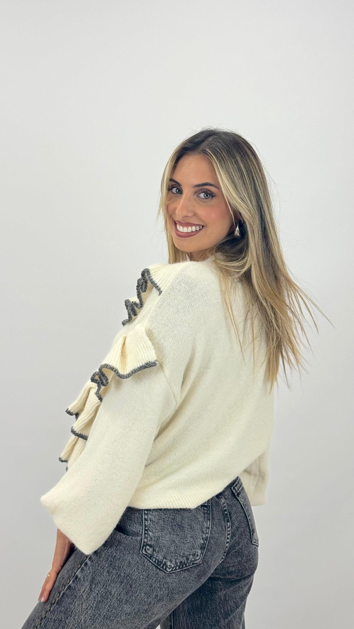 Camisola malha pérola com folhos debruados a prata
