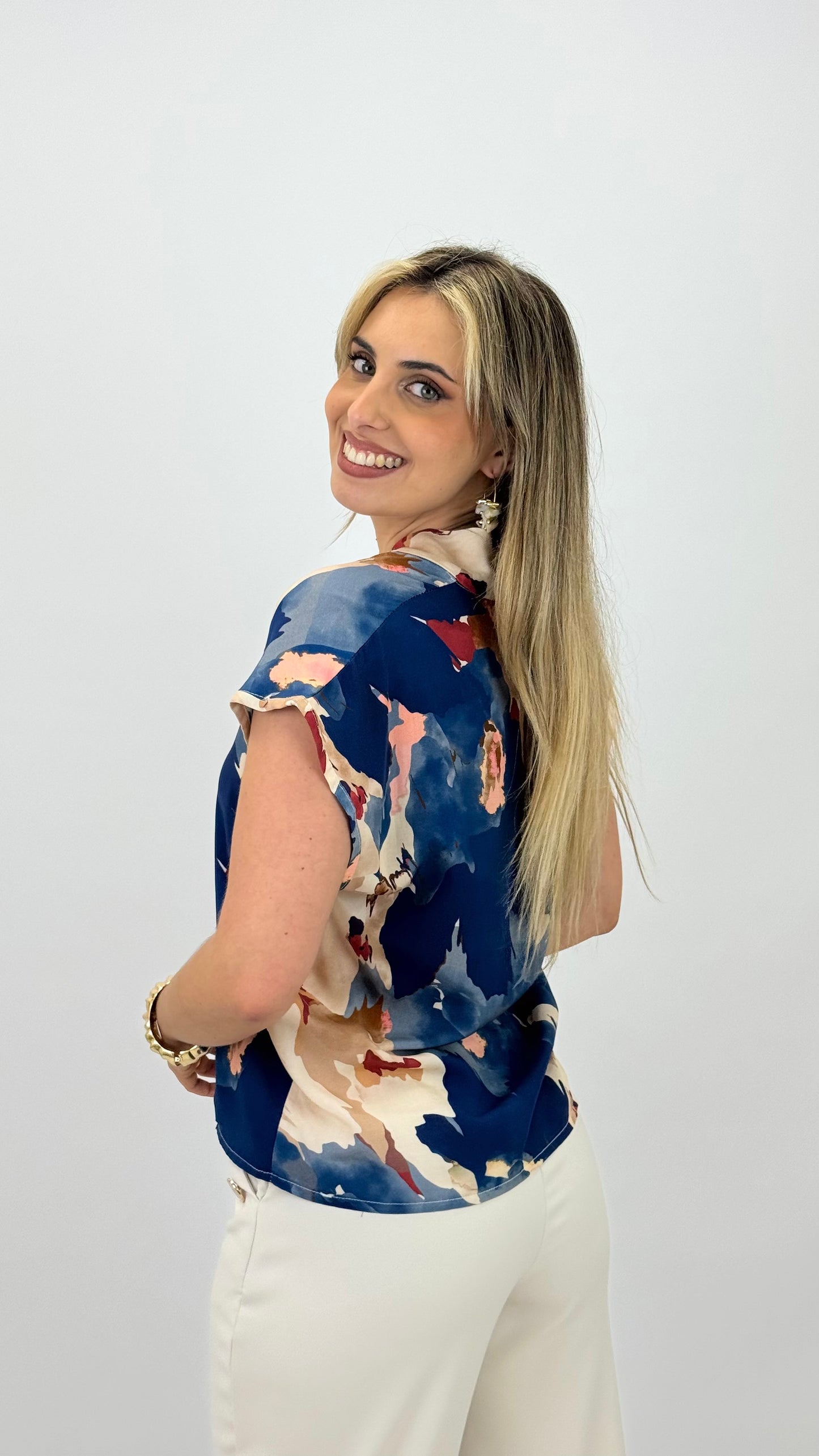 Blusa estampado abstrato tons azul