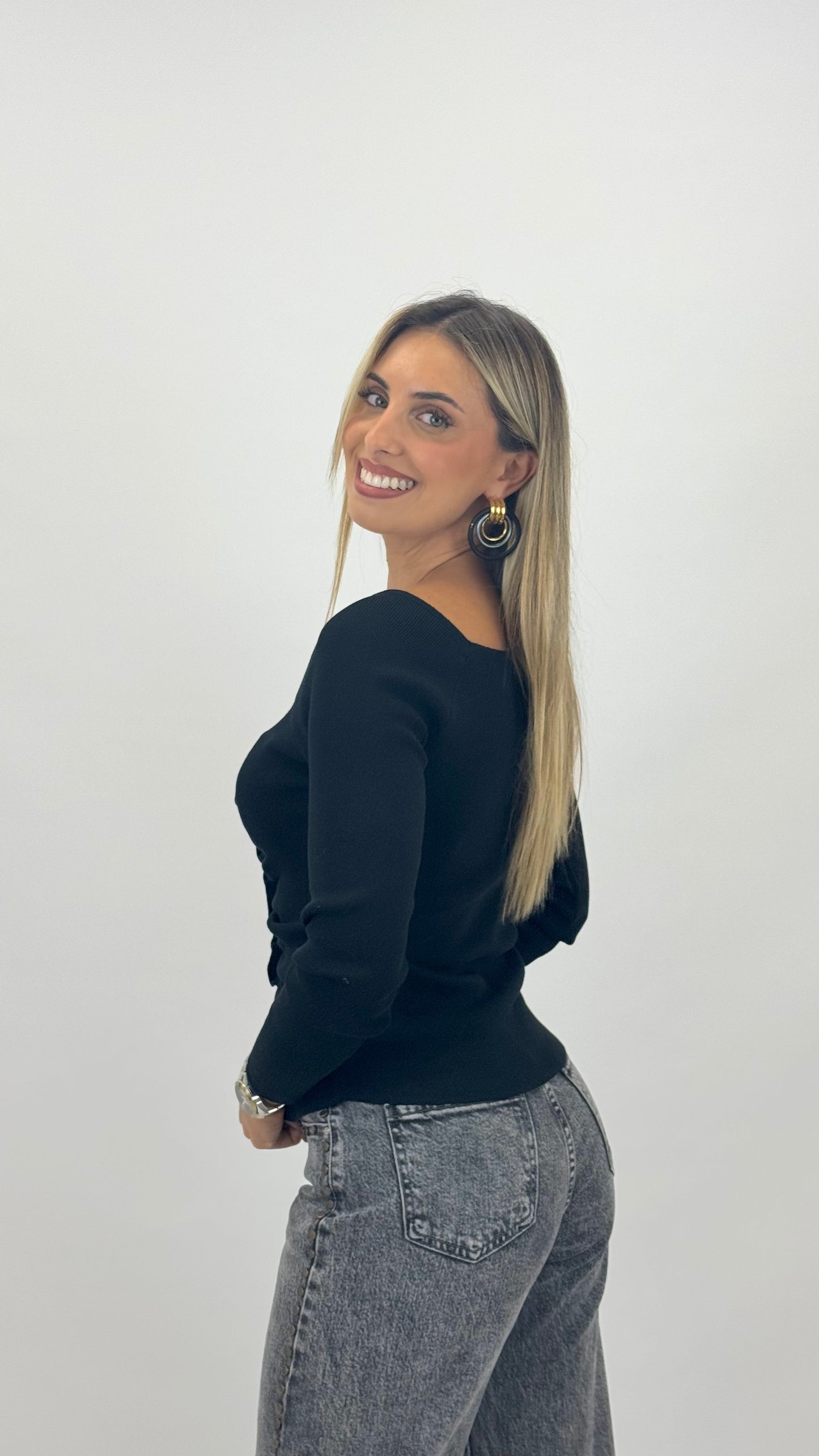 Camisola malha justa preta com folhinhos