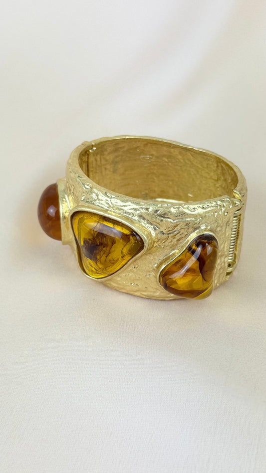 Pulseira escrava dourado martelado com pedras ambar