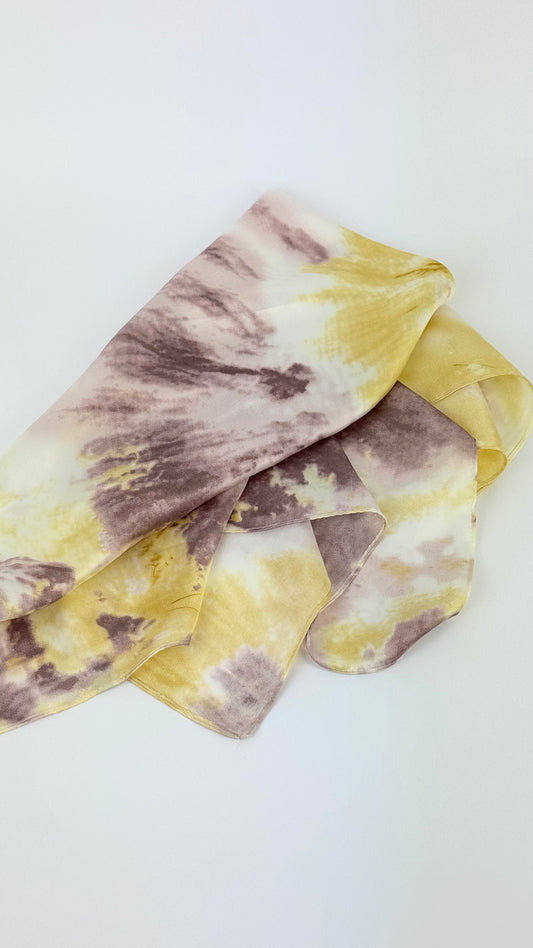Lenço pequeno estampado tie-die amarelo