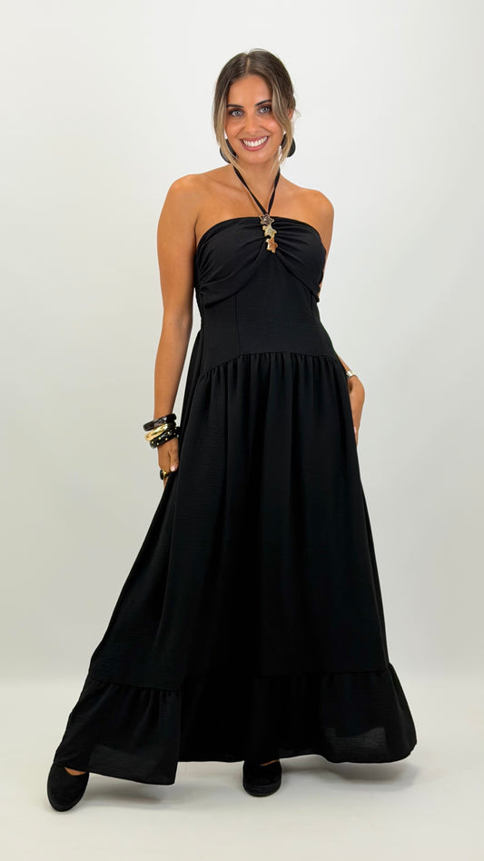 Vestido preto com estrelas no decote