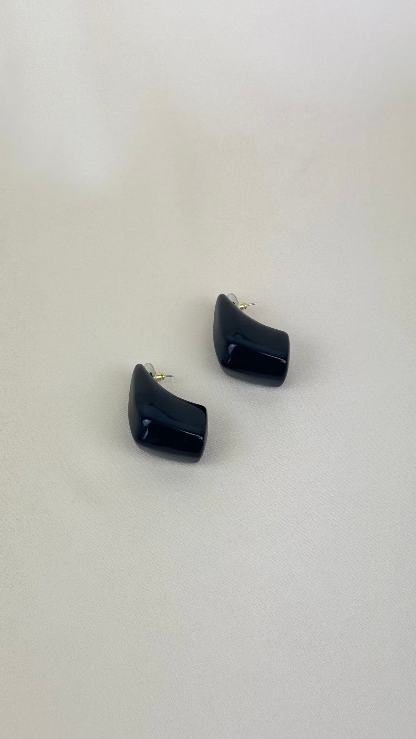 Brincos acrílico preto