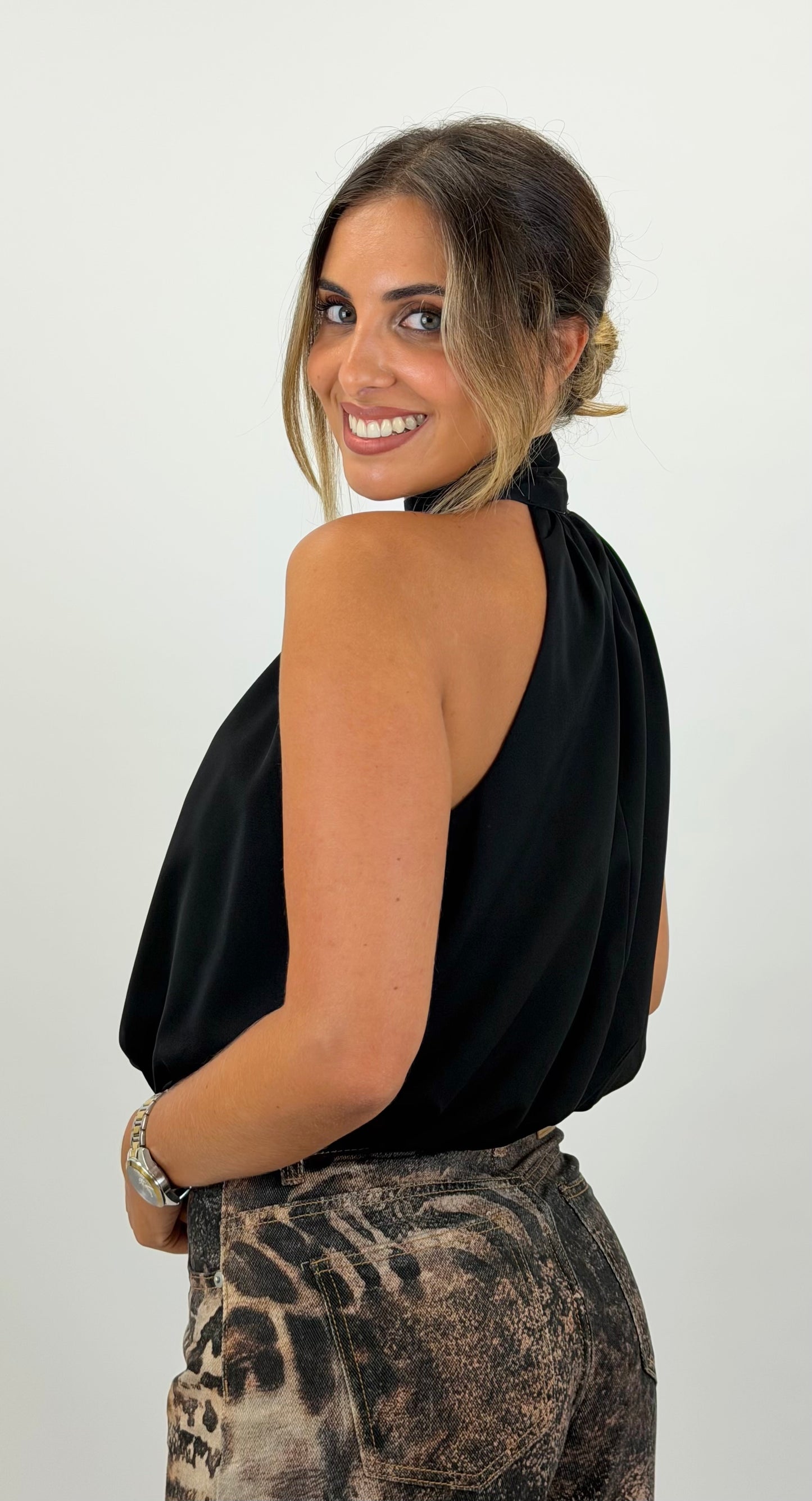 Top halter-neck acetinado preto