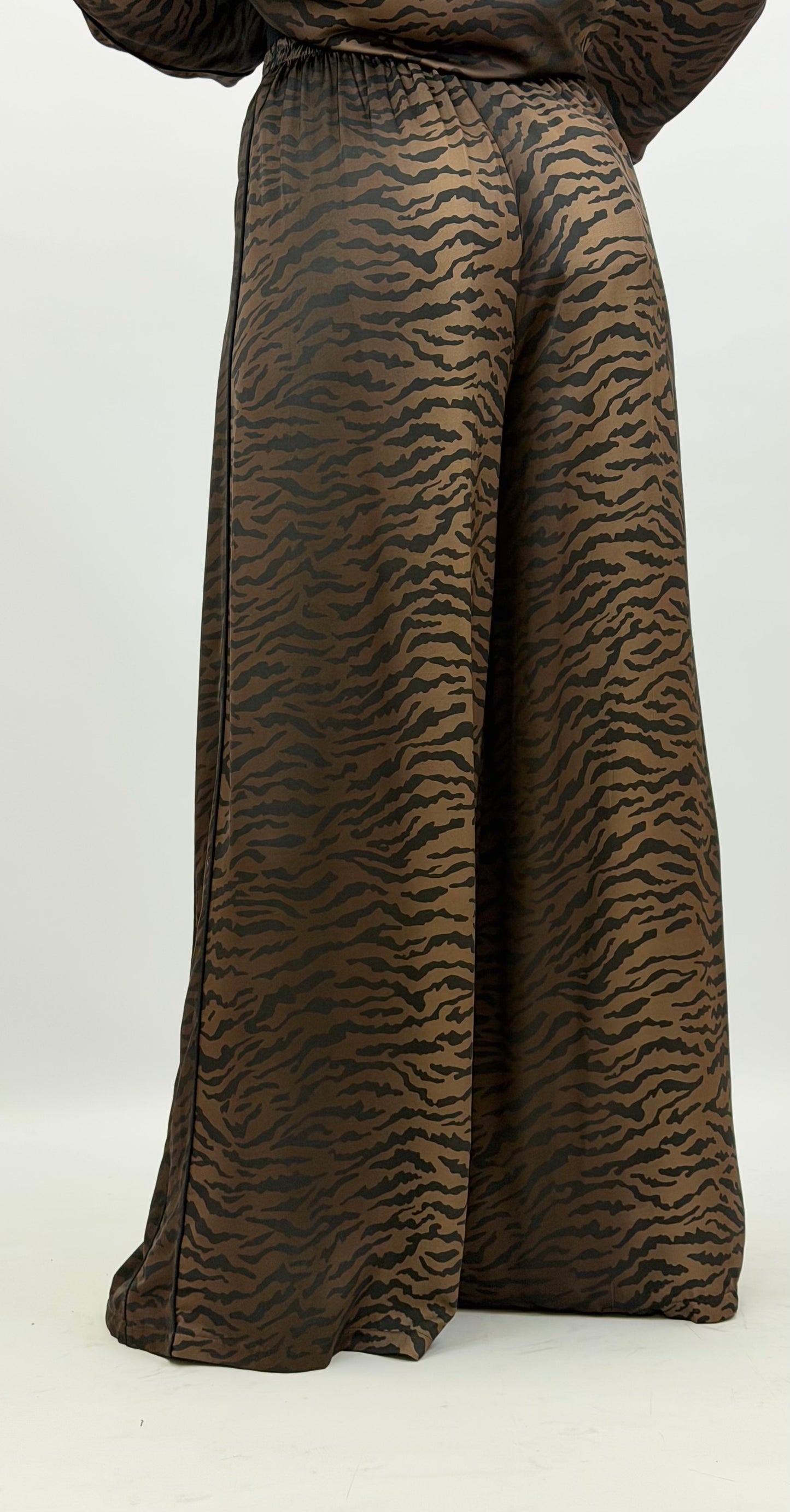 Calça zebra tons camel, castanho e preto