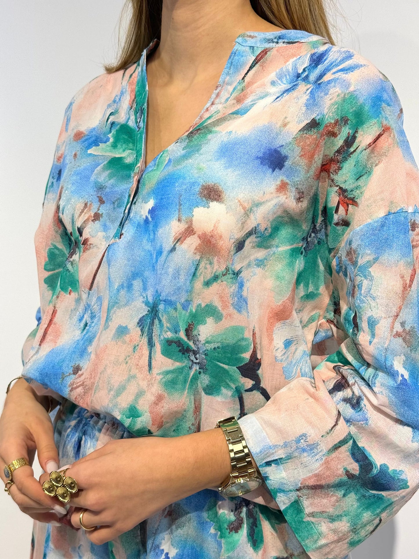 Conjunto blusa e calção estampado tons azul