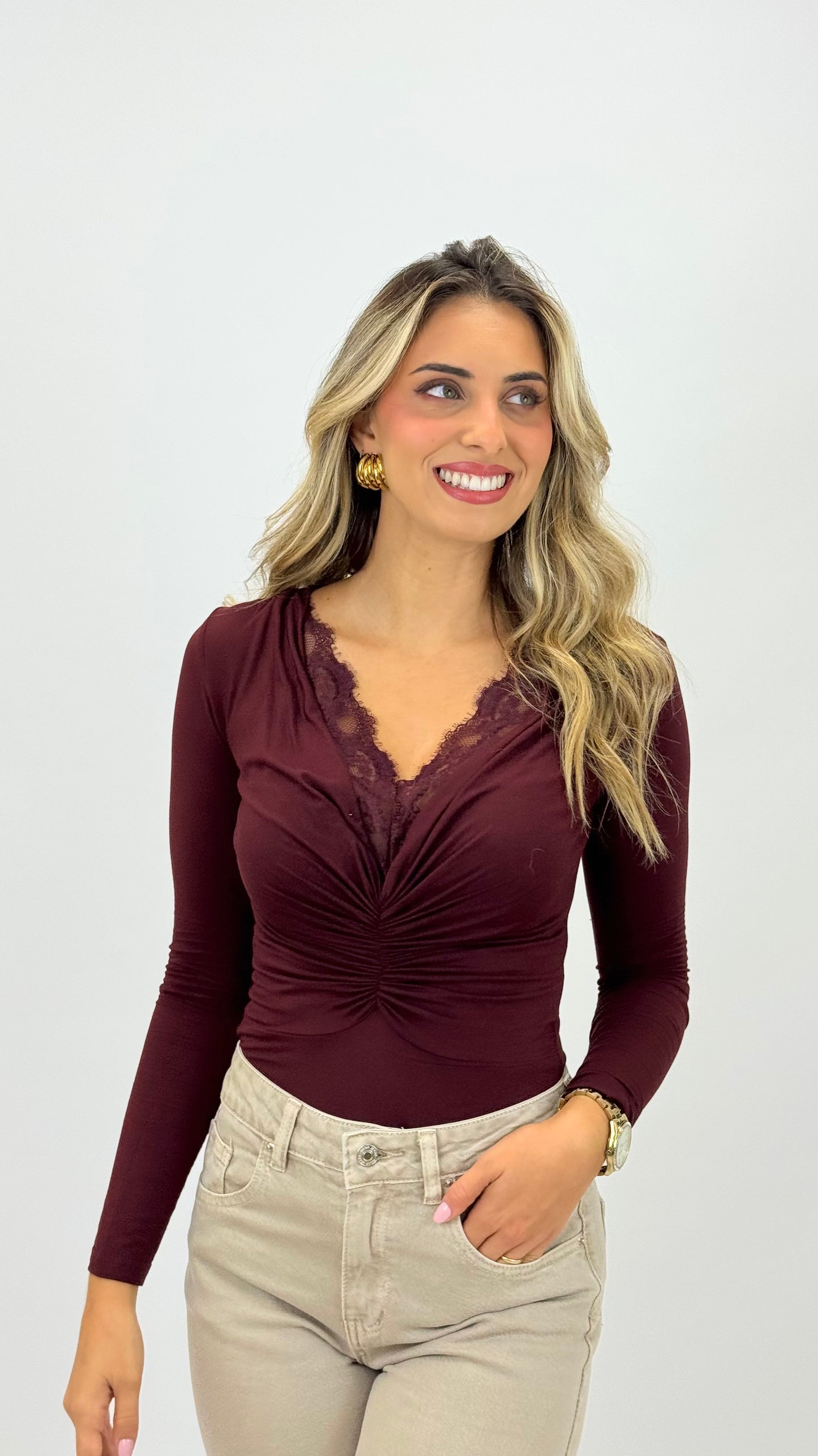 Body bordeaux com renda peito