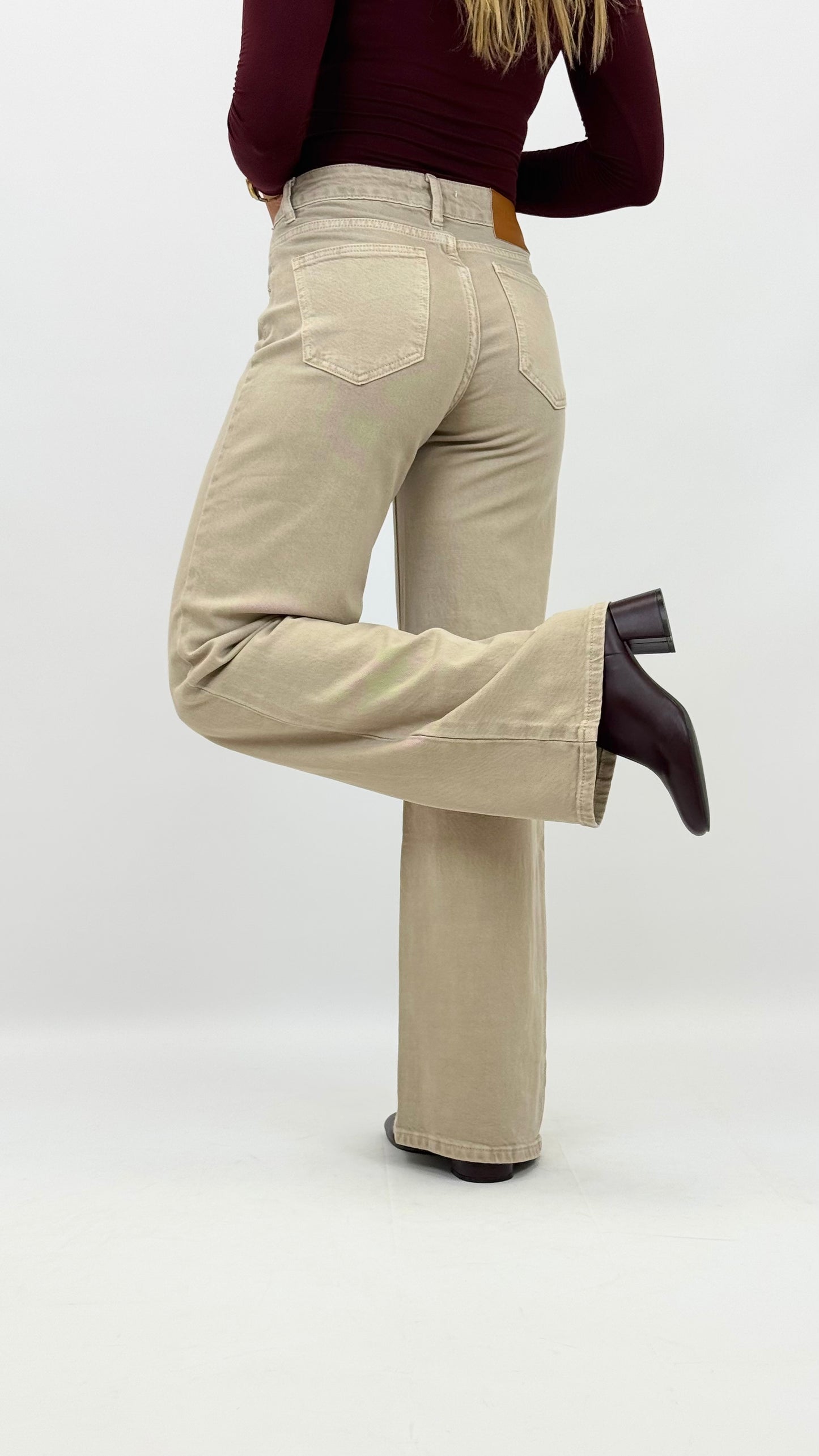 Calça sarja elástica bege wide-leg