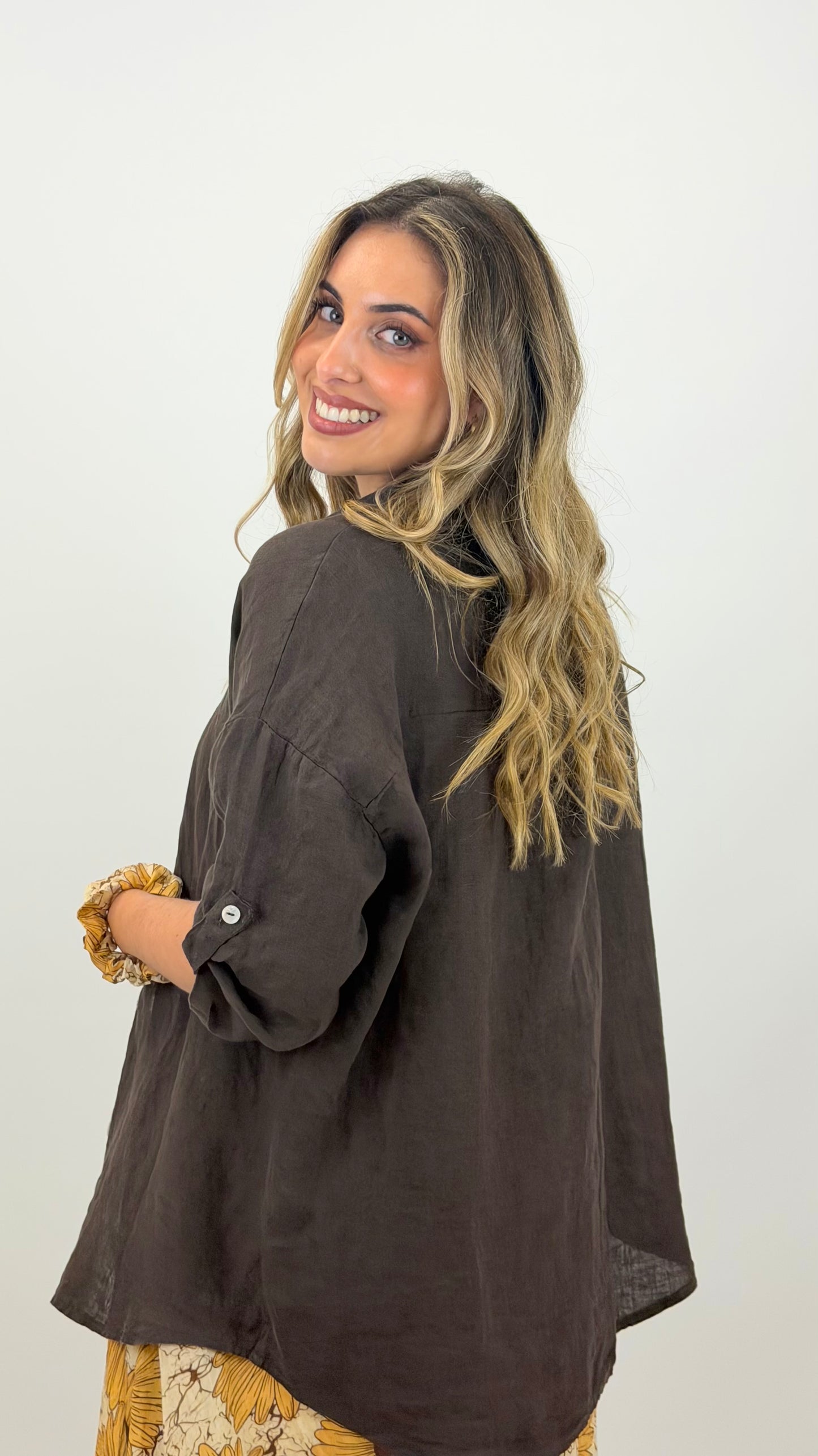 Camisa linho castanho-chocolate