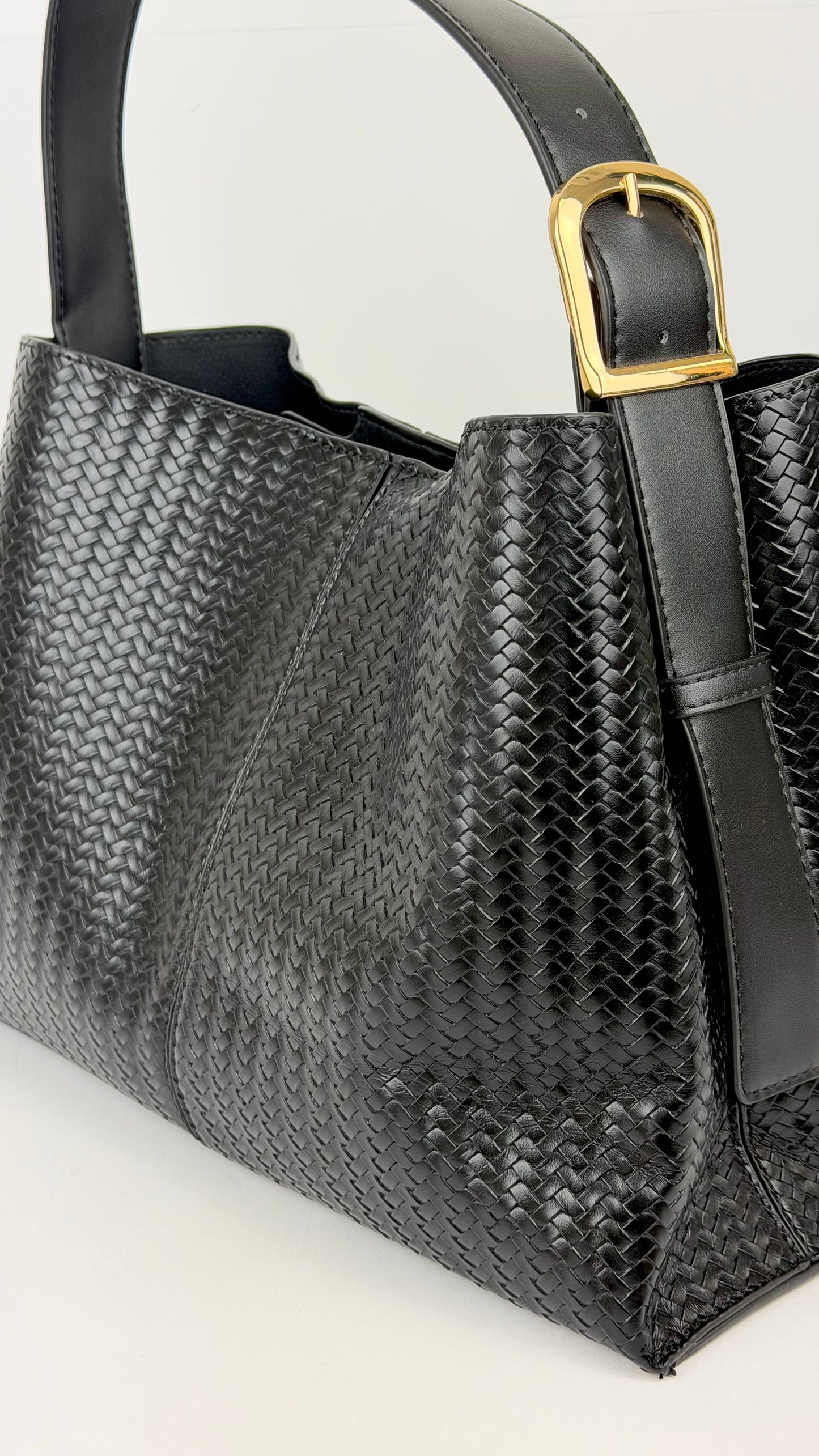 Carteira eco-pele entrançado preto com fivela