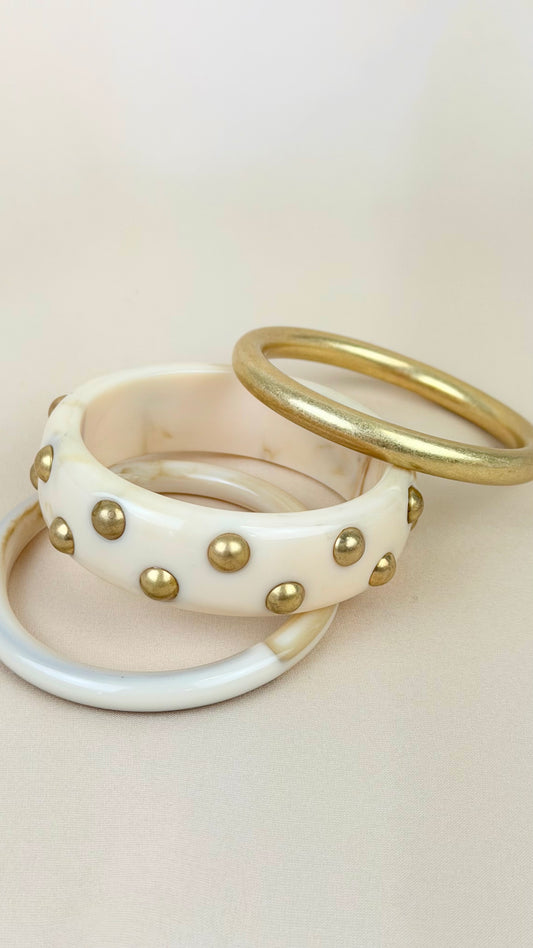 Conjunto 3 pulseiras bege e dourada