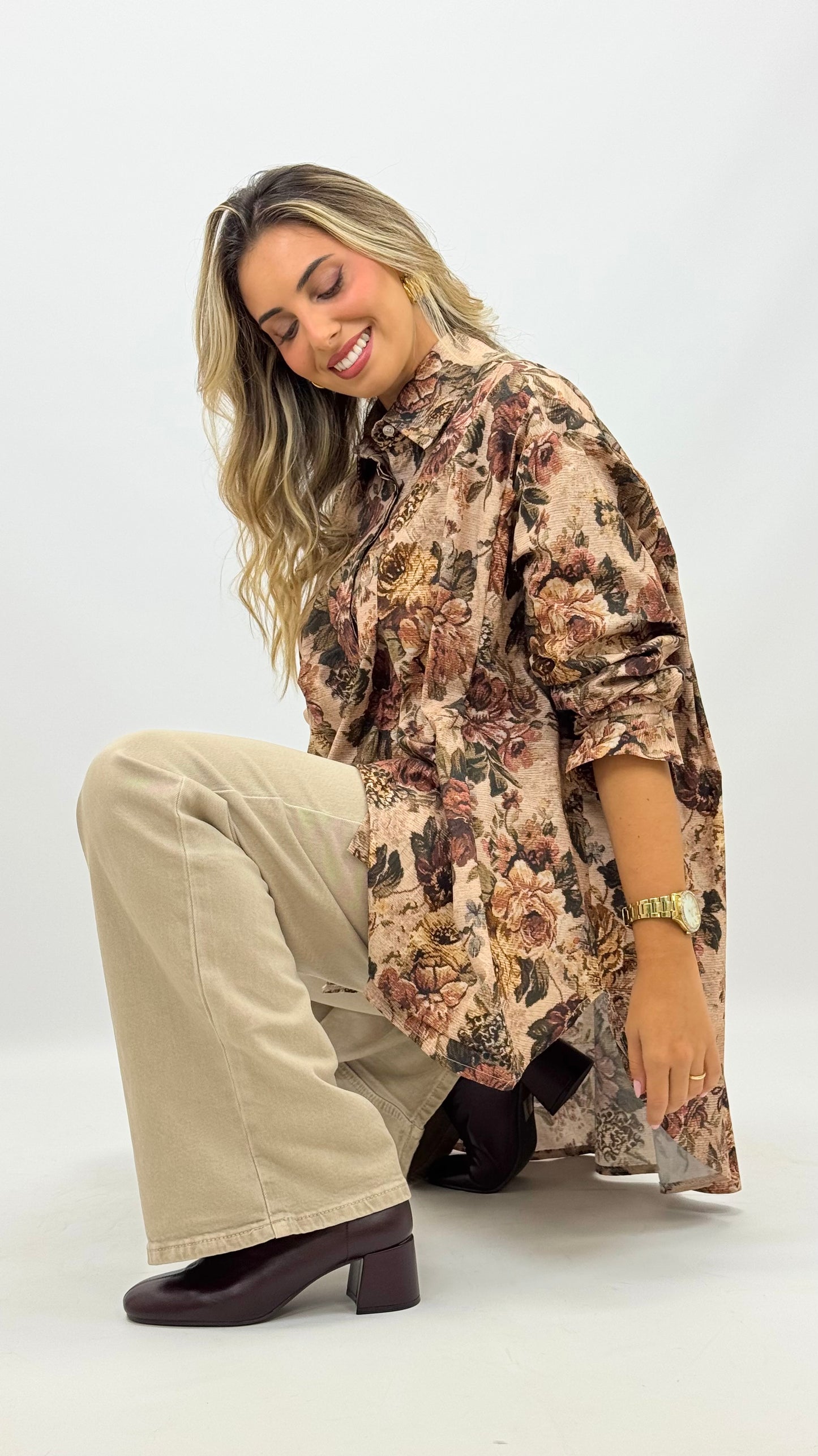 Camisa larga estampado floral romântico