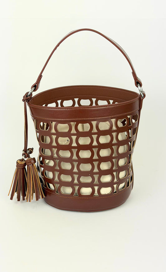 Carteira bucket castanho-claro perfurado