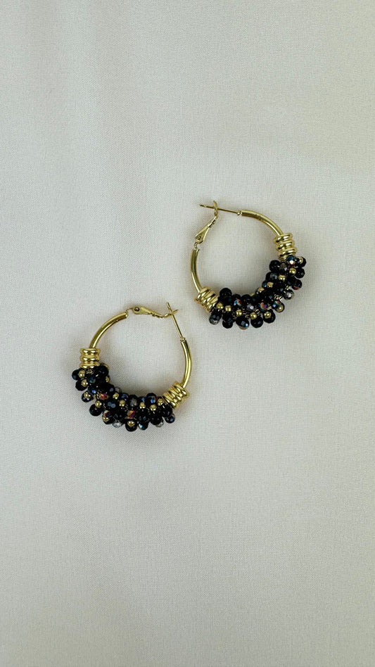 Argolas aço dourado com missangas preto