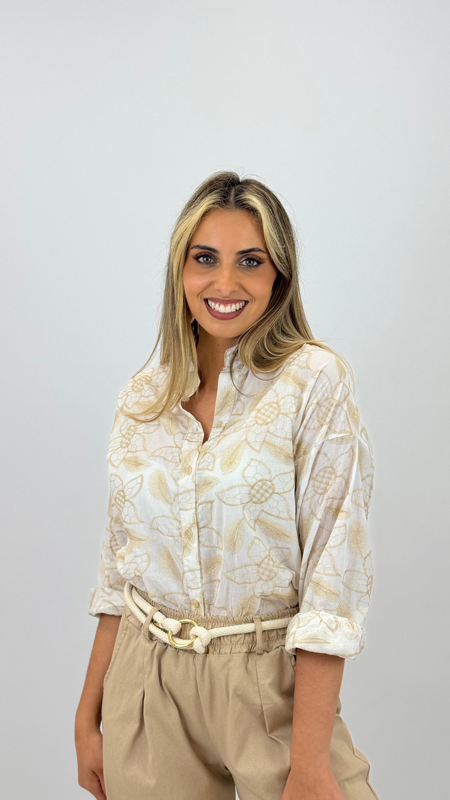 Blusa/Camisa creme bordado bege