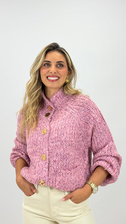 Casaco malha mesclado rosa com botões dourados