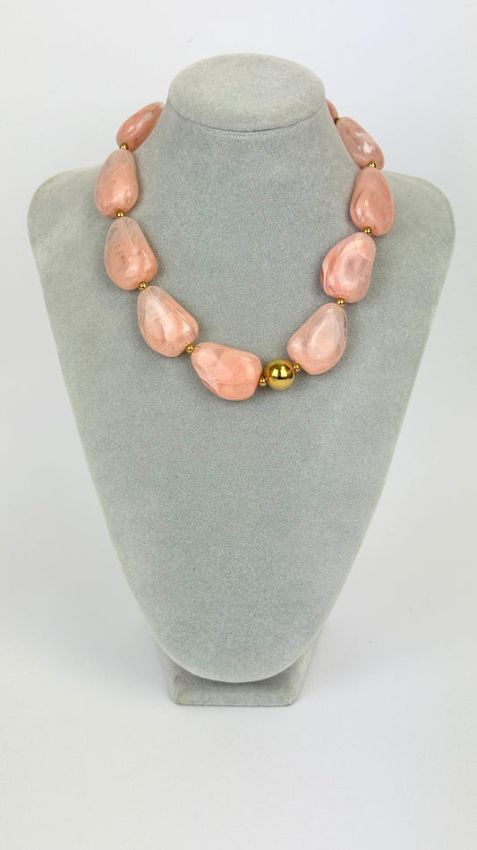 Colar peças em acrílico rosa