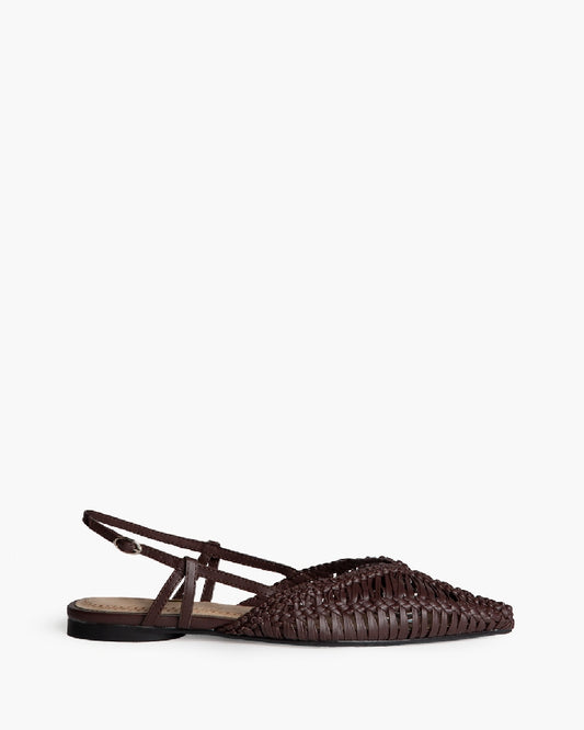 Sapato raso entrançado castanho