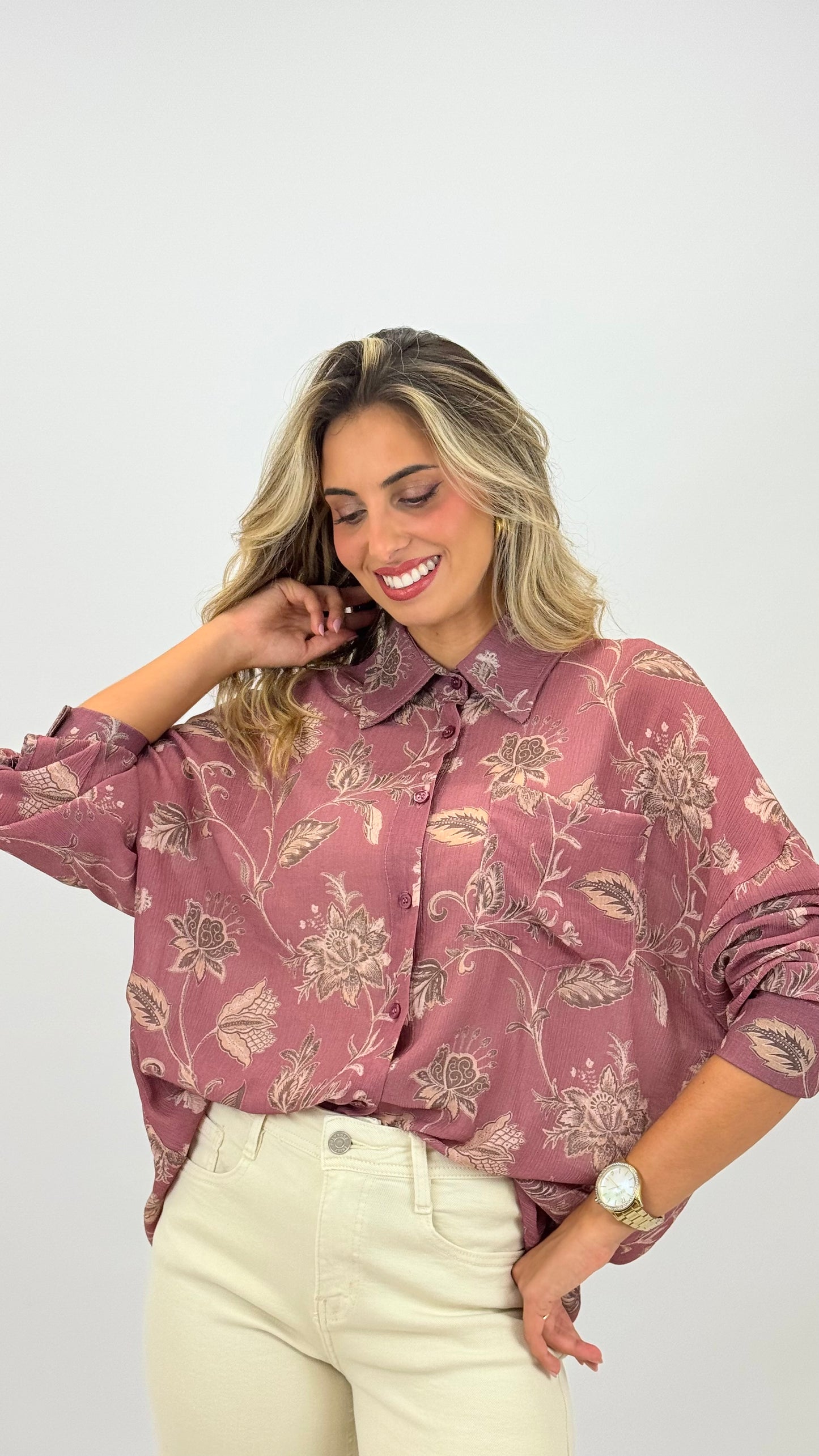 Blusa rosa-velho com estampado floral bege