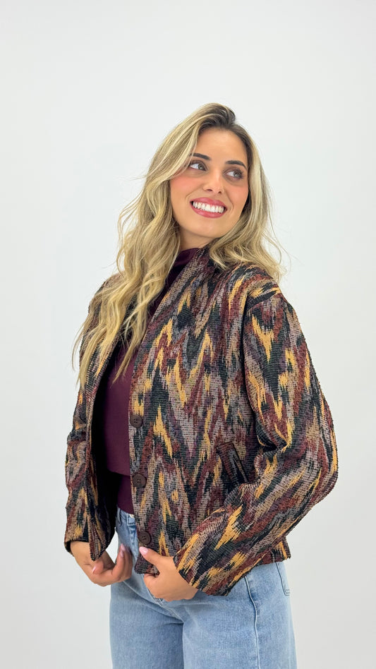 Casaco zig-zag tons preto, bordeaux e mostarda