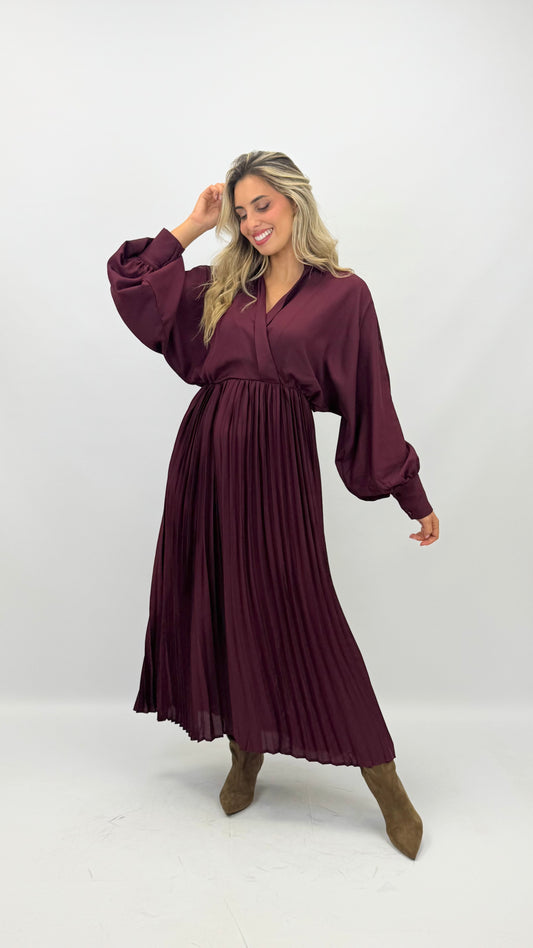 Vestido midi bordeaux com saia plissada