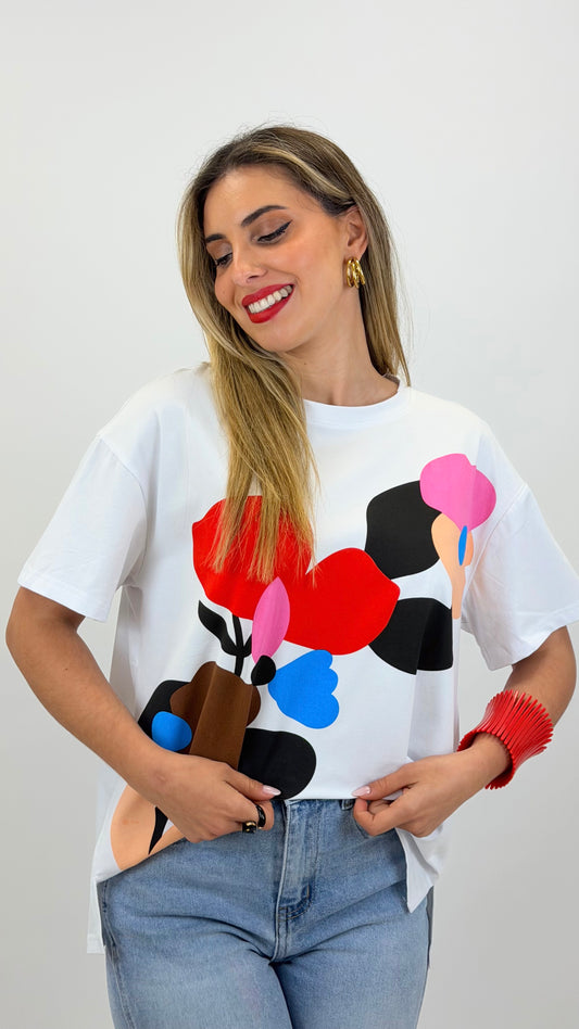 T-shirt branca com estampado colorido