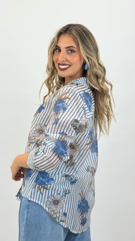 Camisa riscas azul e pérola com estampado floral