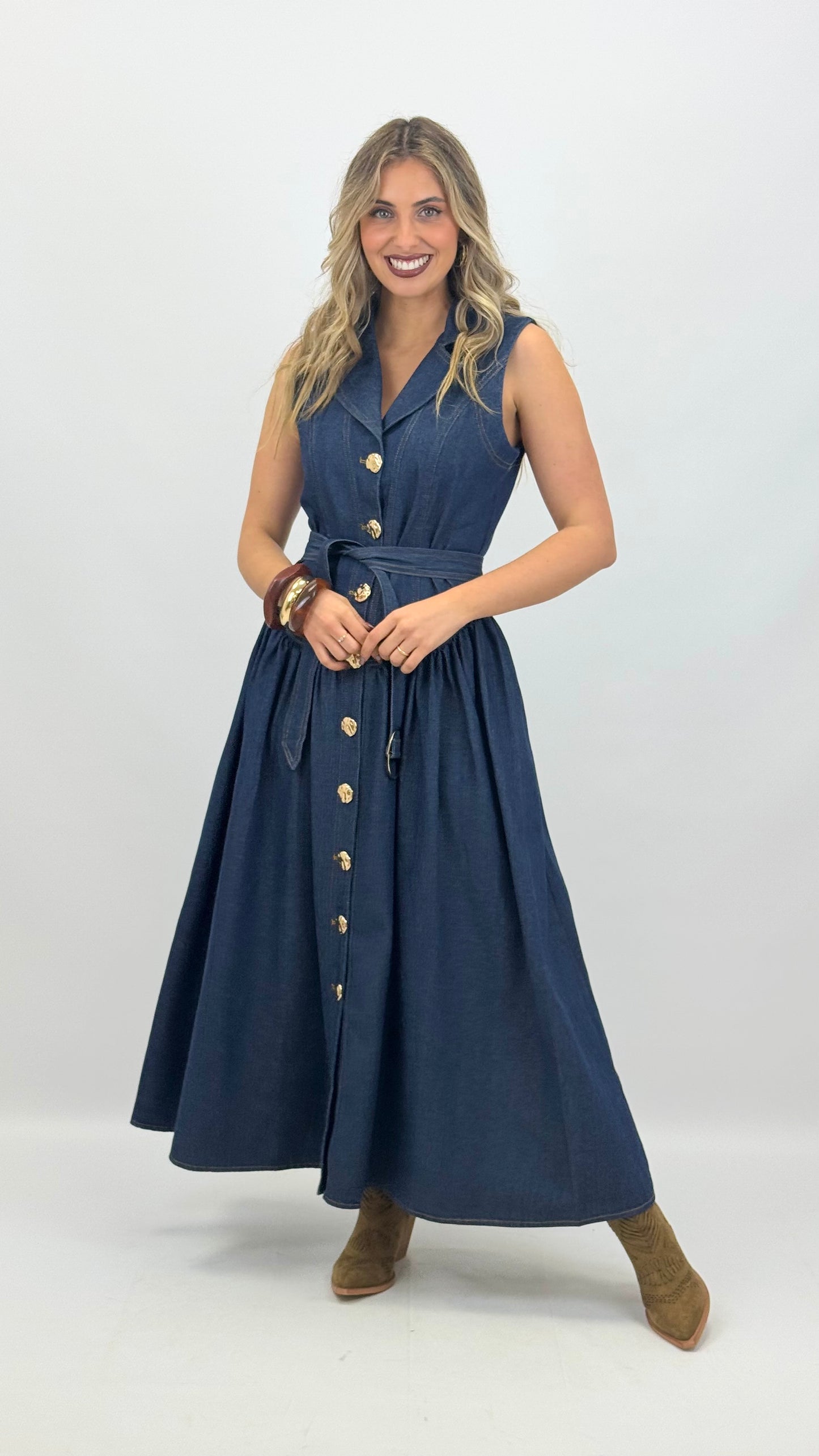Vestido midi com botões dourados ganga-escura