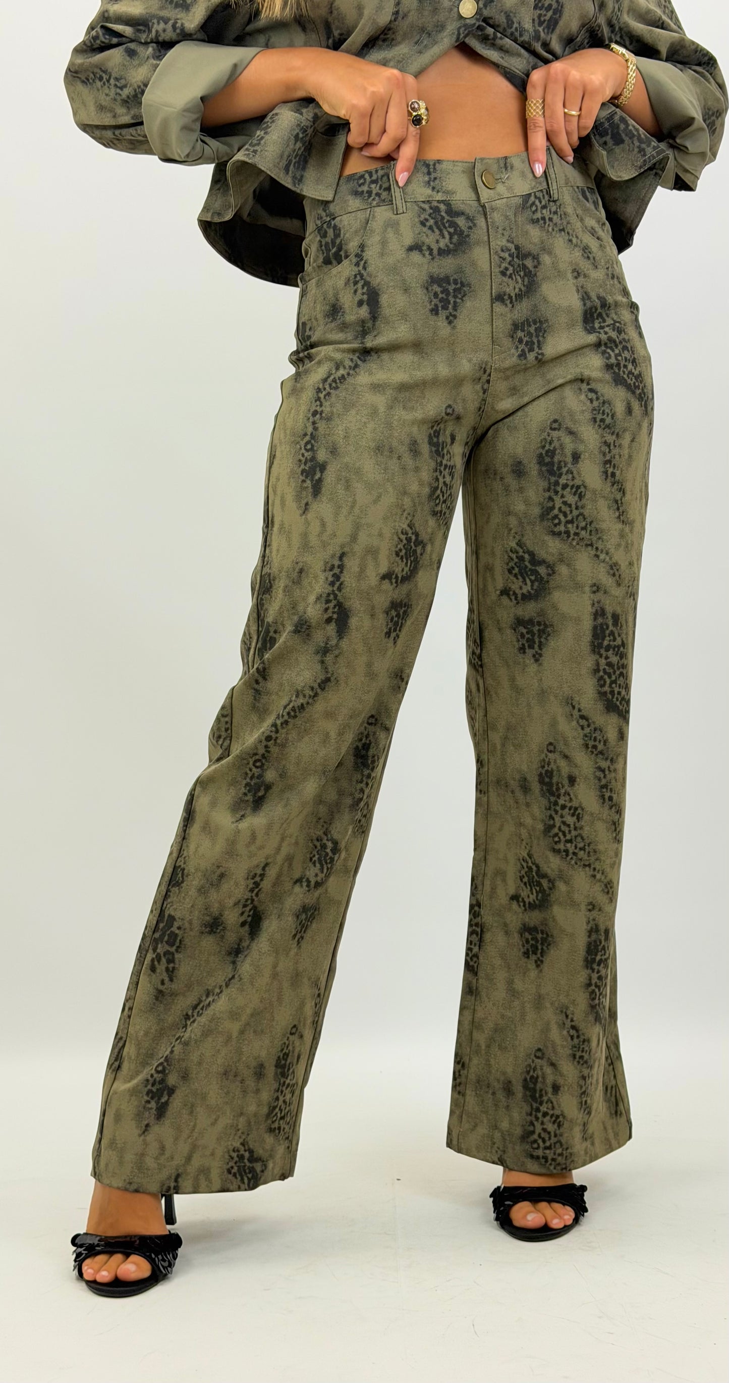 Calça elástica meia-estação camuflado tons verde
