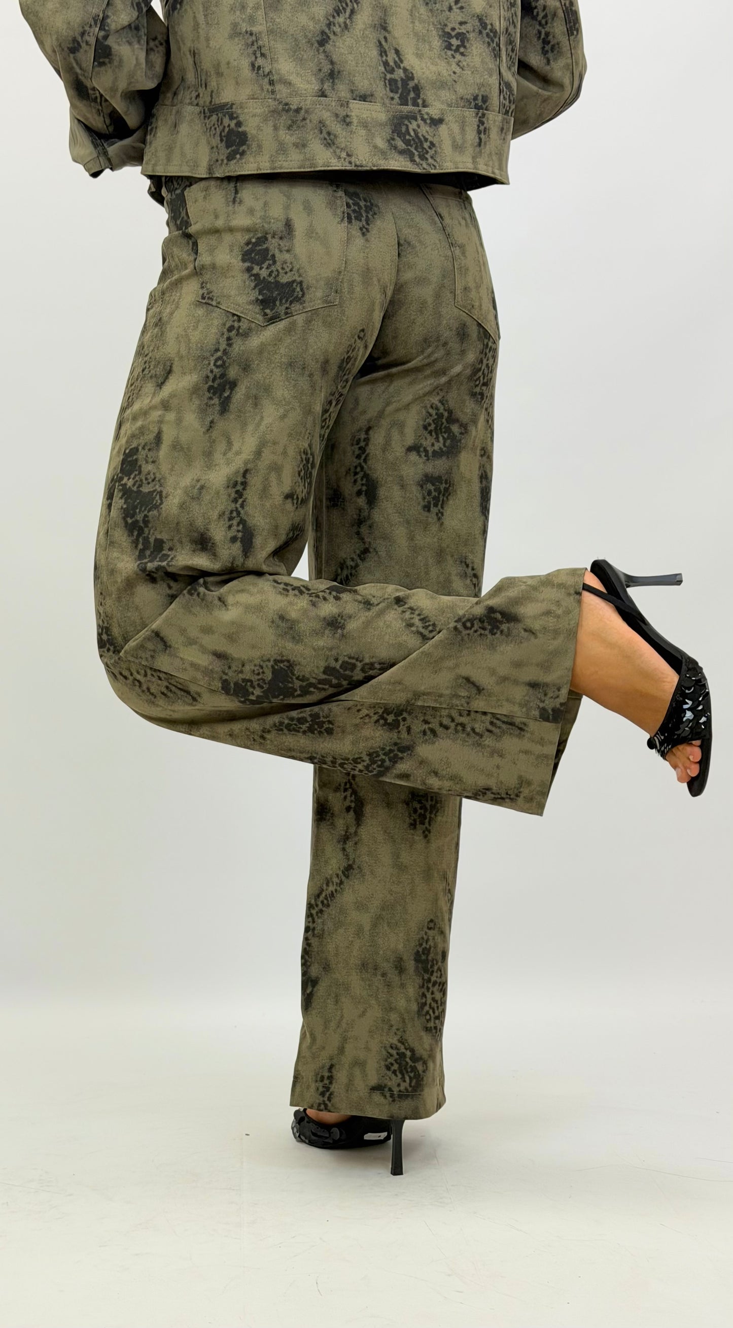 Calça elástica meia-estação camuflado tons verde