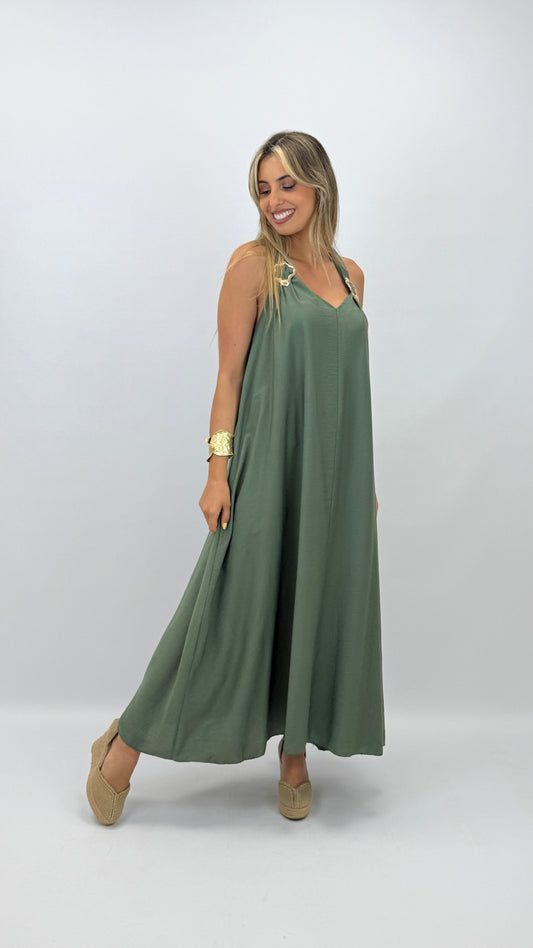 Vestido verde-tropa com aplicações dourado