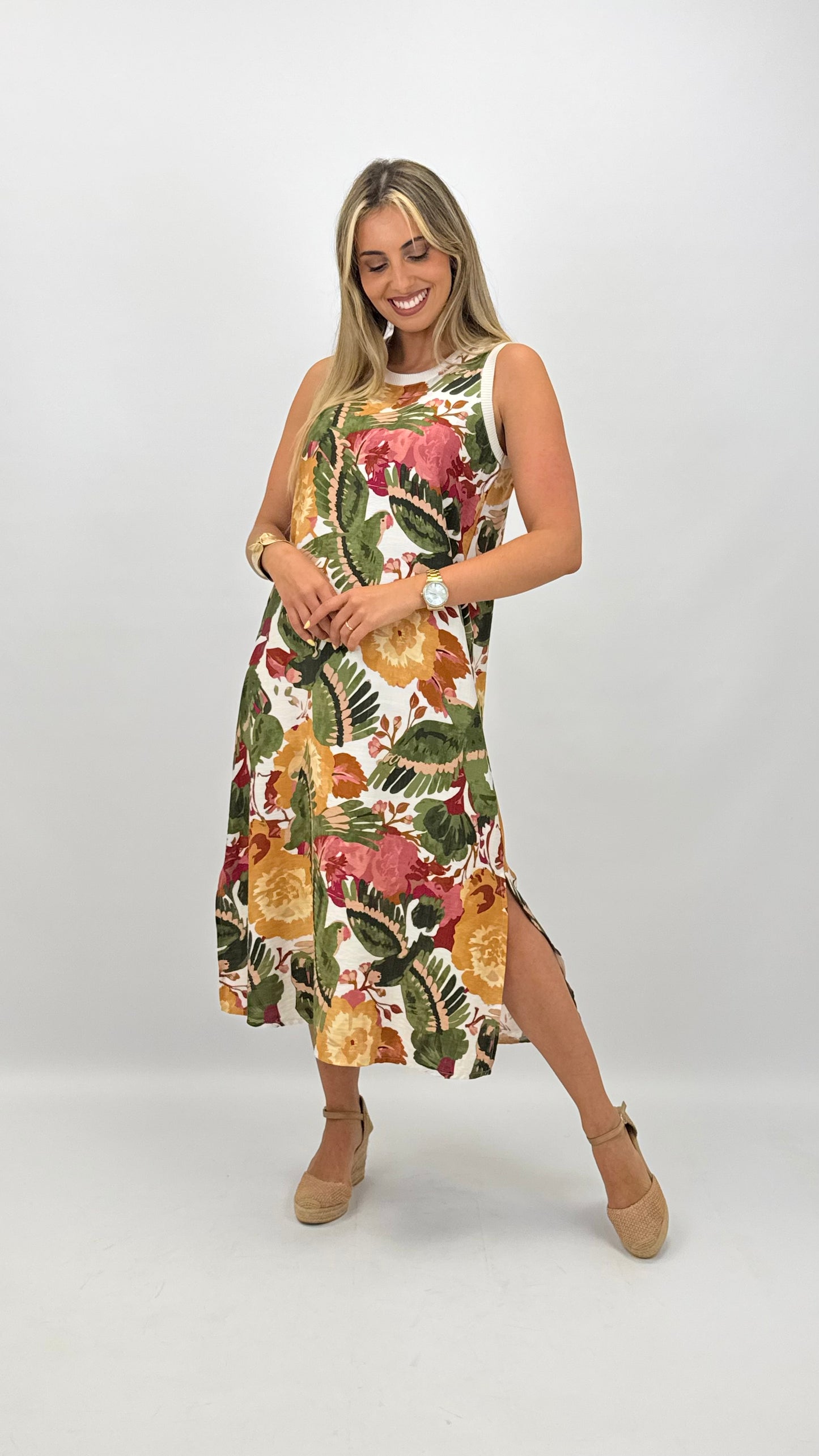 Vestido midi estampado colorido tons verde