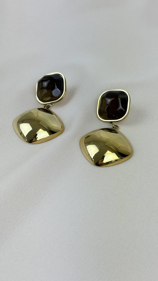 Brincos aço dourado e castanho mel