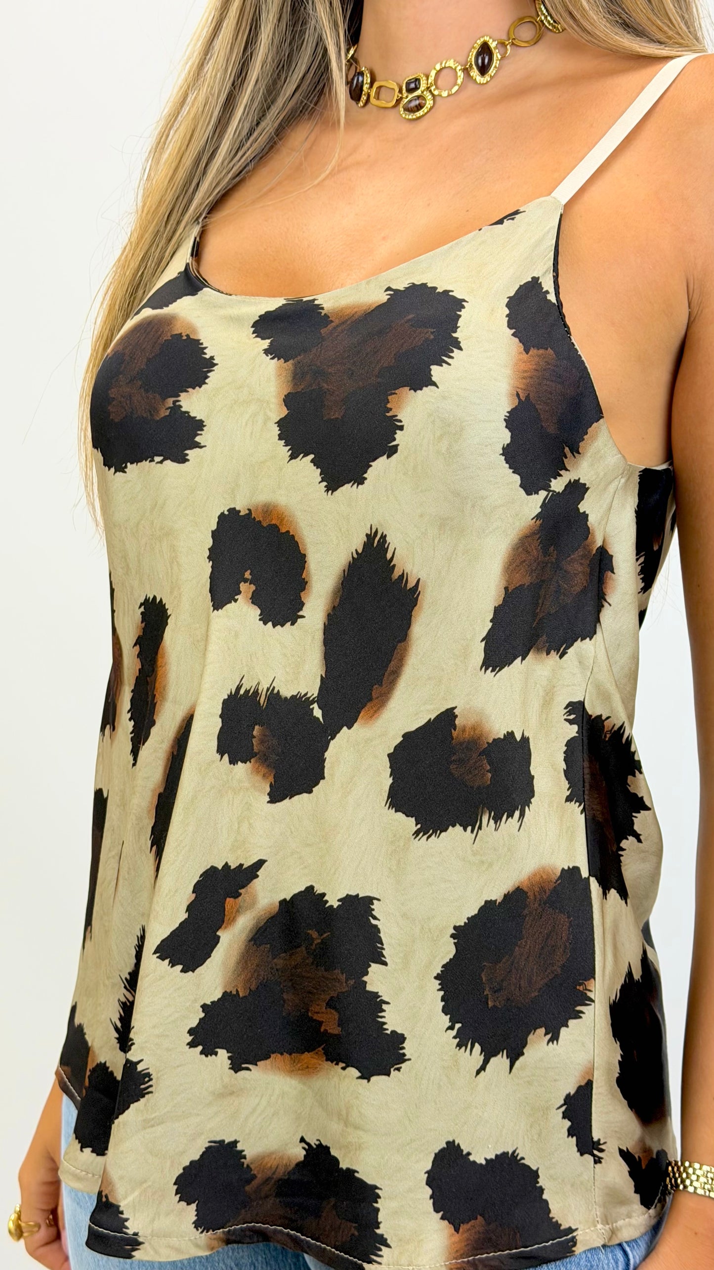 Top alças fundo bege leopardo tons castanho e camel