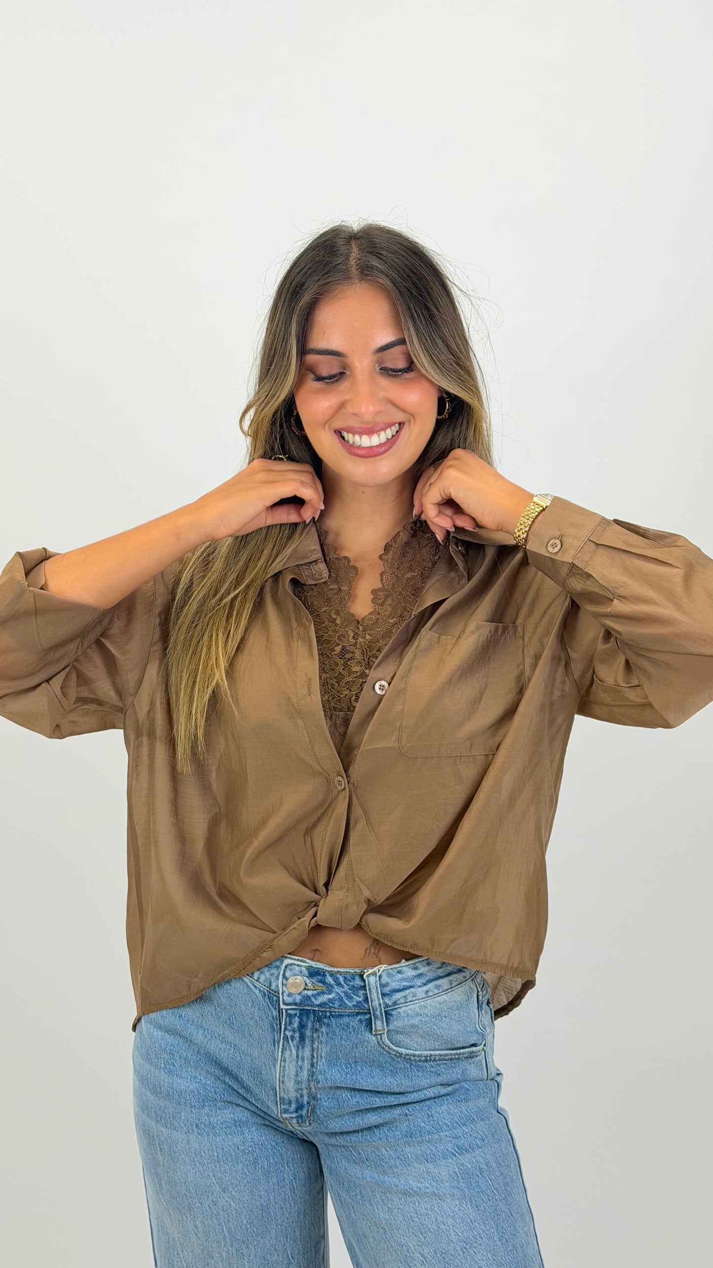 Blusa camel com top interior rendado