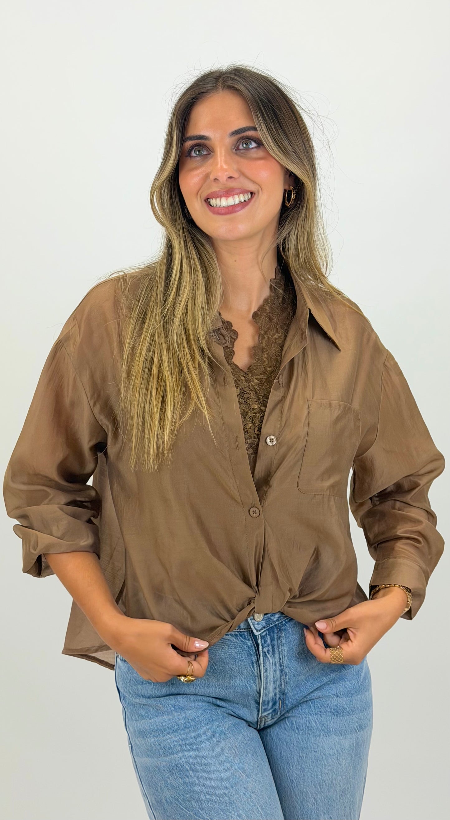 Blusa camel com top interior rendado