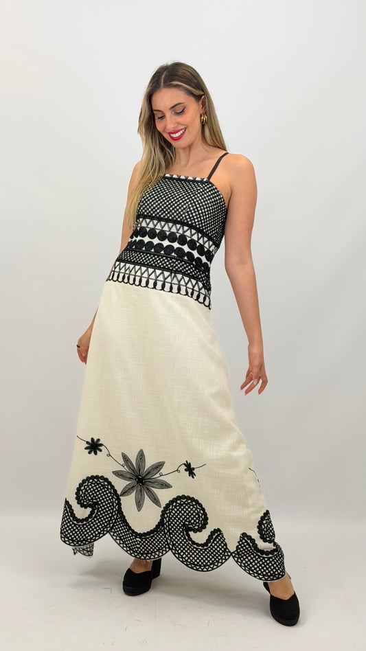 Vestido alças pérola com bordado preto