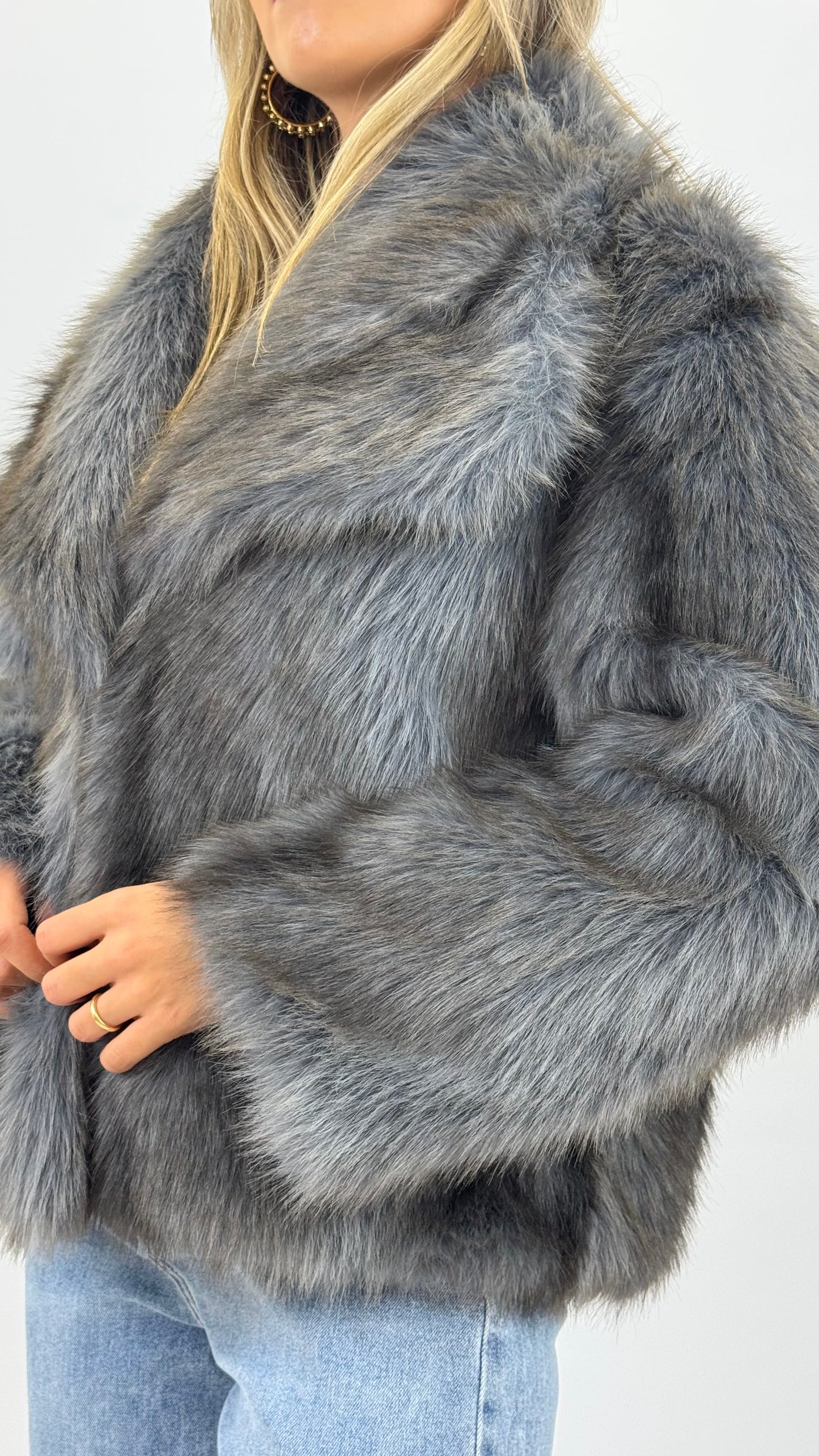 Casaco pêlo sintético mesclado cinza-azulado