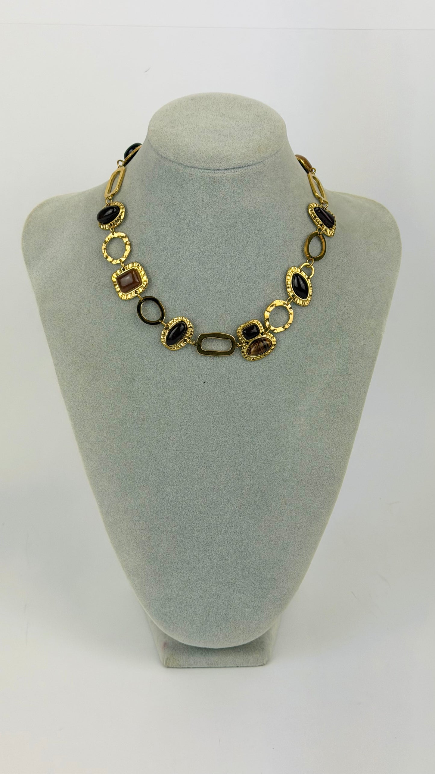 Colar aço dourado com pedras tons castanho