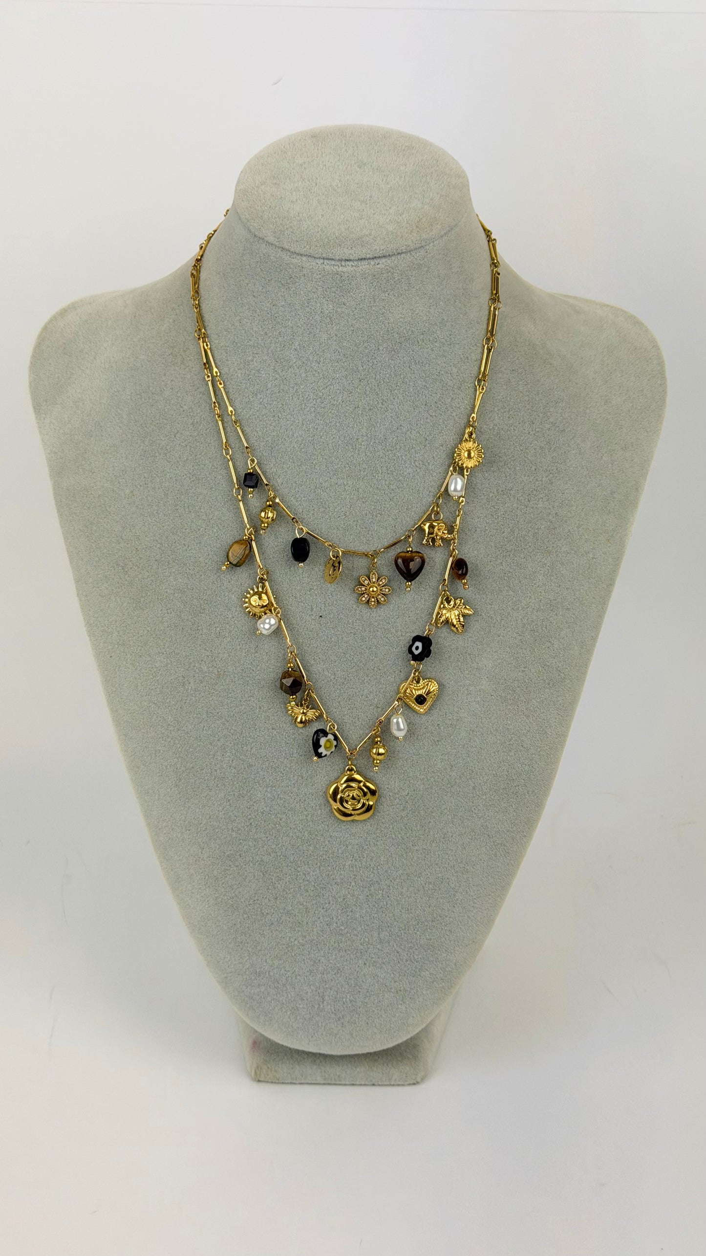 Colar aço dourado pendentes dourados, preto e castanho