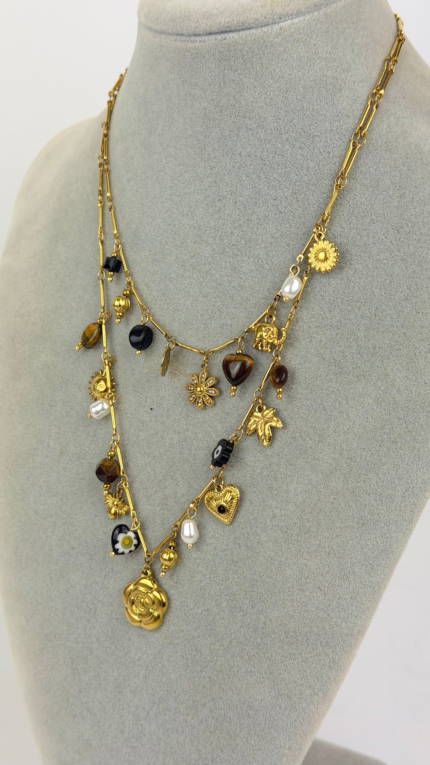 Colar aço dourado pendentes dourados, preto e castanho